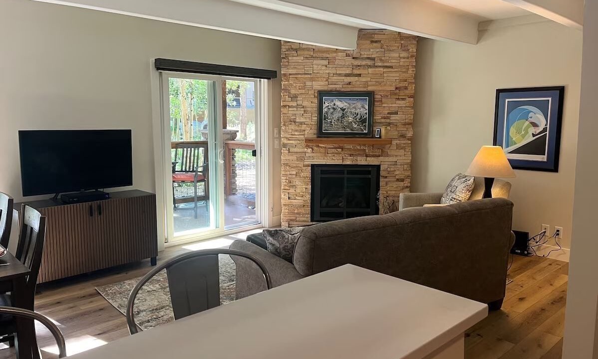 Photo of Livingroom in Oakville