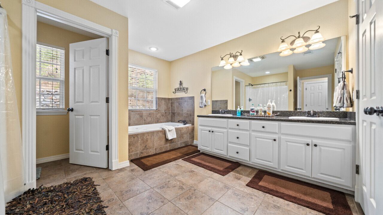 Photo of Bathroom in Russellville