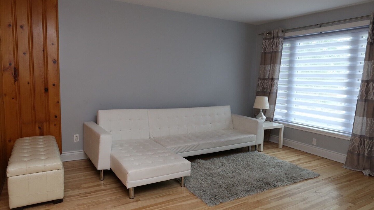 Photo of Livingroom in Laval-des-Rapides