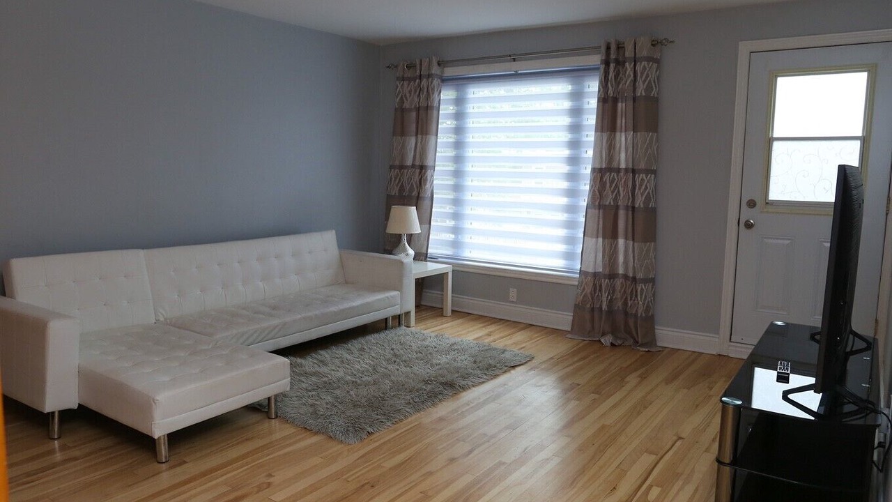 Photo of Livingroom in Laval-des-Rapides
