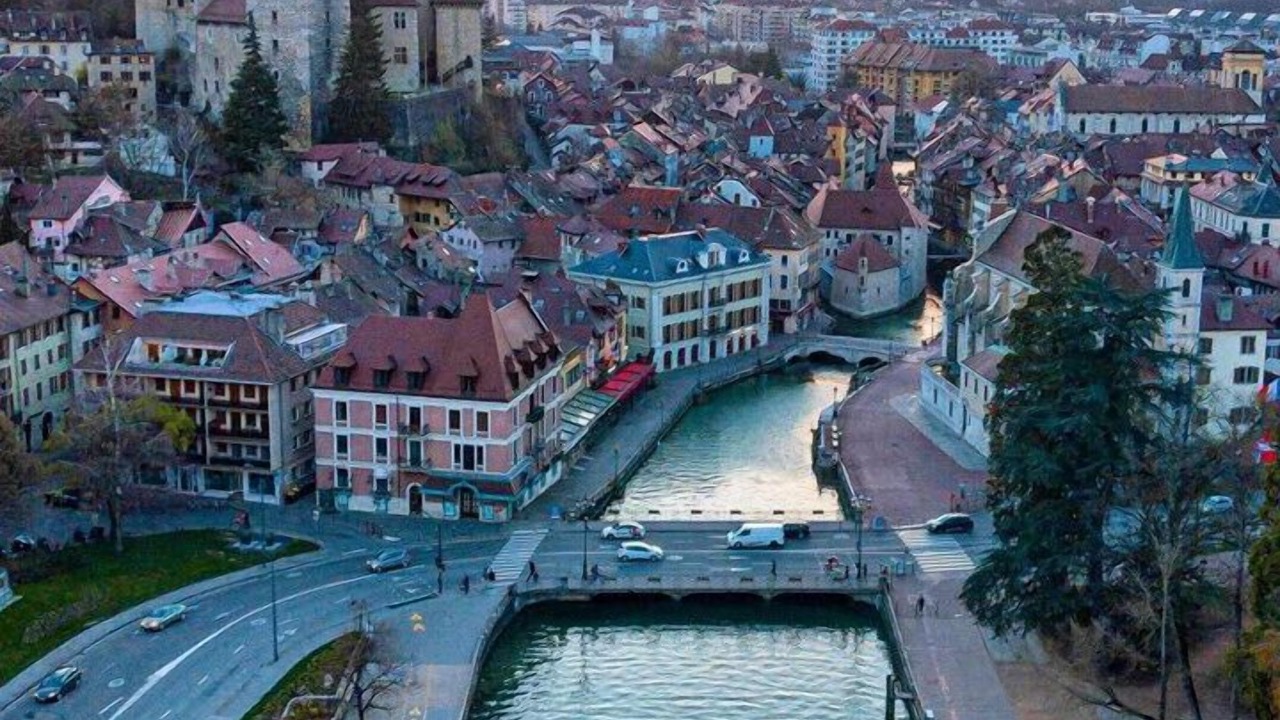 Photo of Others in Annecy
