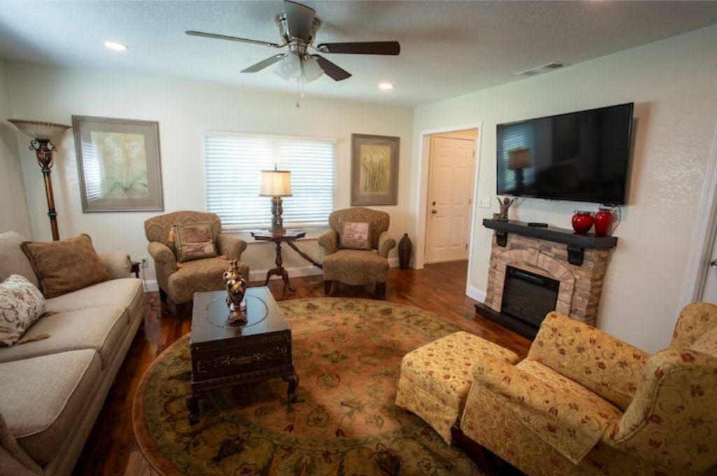 Photo of Livingroom in Russellville