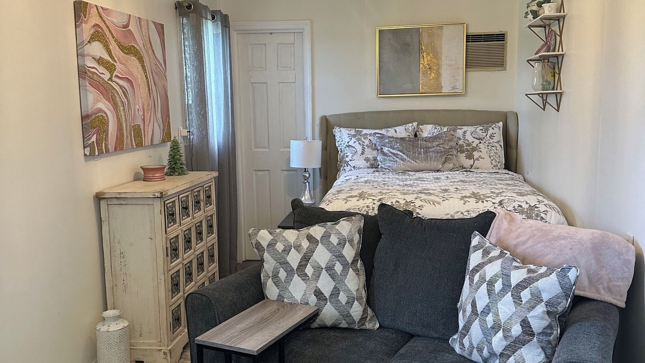 Photo of Livingroom in Seminary
