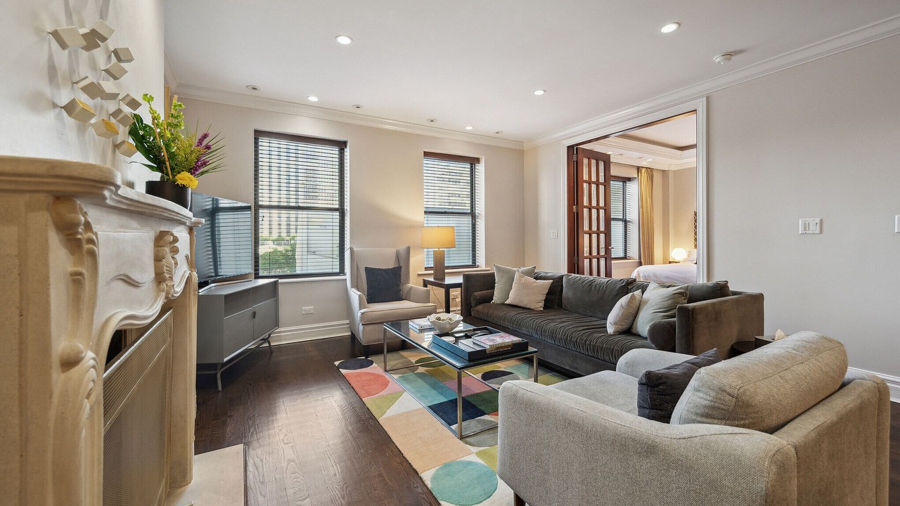 Photo of Livingroom in Streeterville