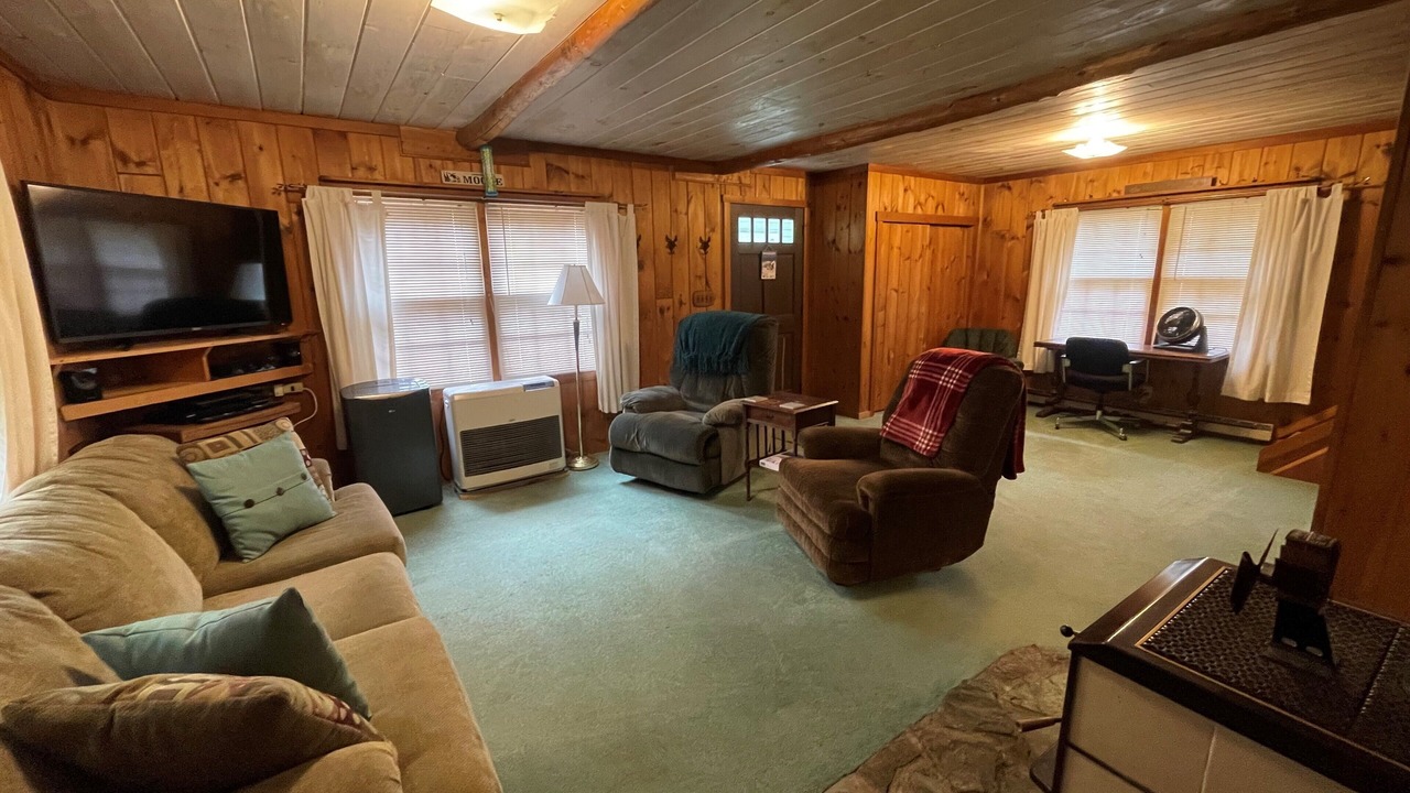 Photo of Livingroom in Oquossoc