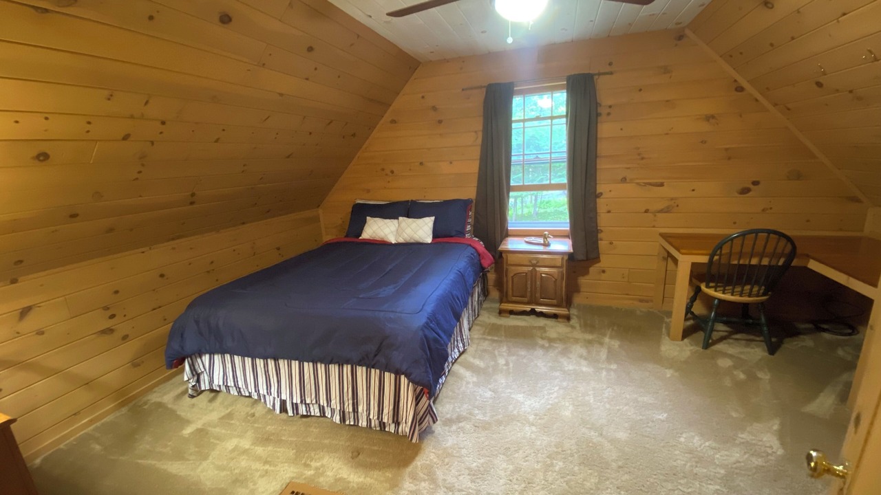 Photo of Bedroom in Oquossoc
