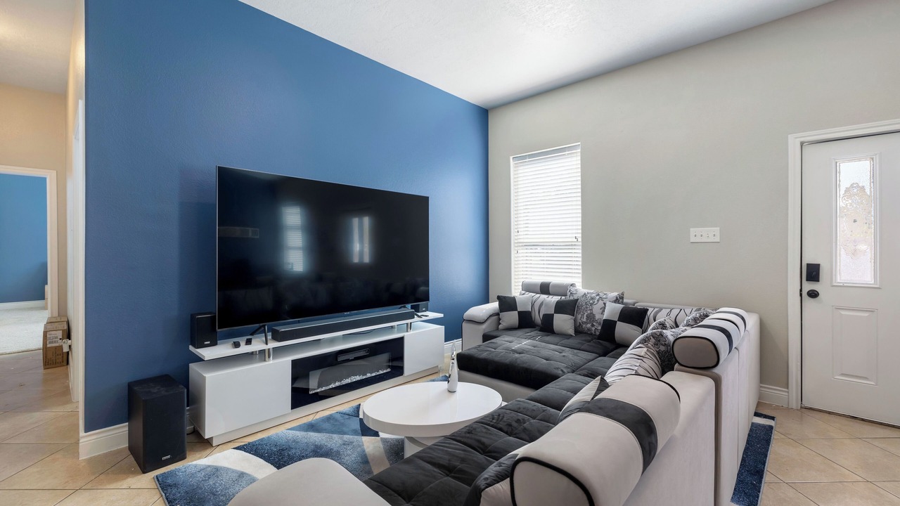 Photo of Livingroom in Cloverleaf