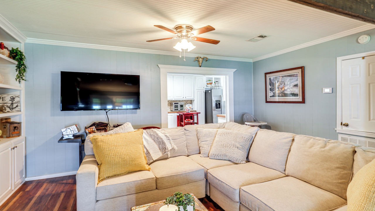 Photo of Livingroom in Jonesville