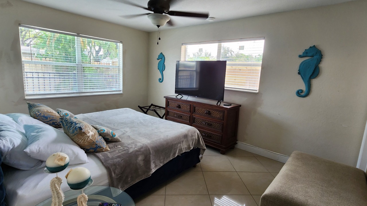 Photo of Bedroom in Central Oakland Park