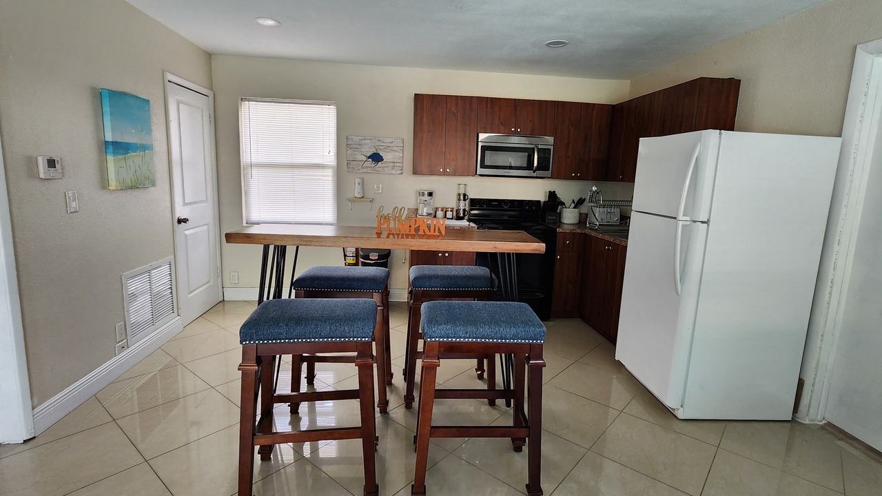 Photo of Kitchen in Central Oakland Park