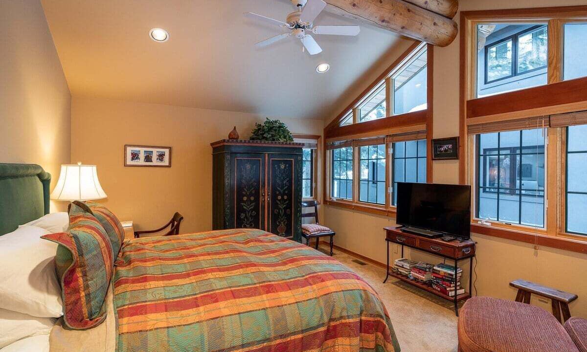 Photo of Bedroom in Warm Springs