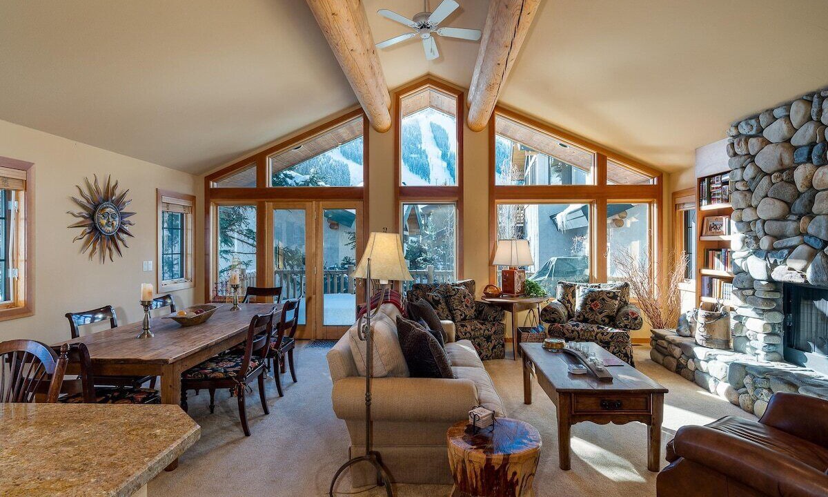 Photo of Livingroom in Warm Springs