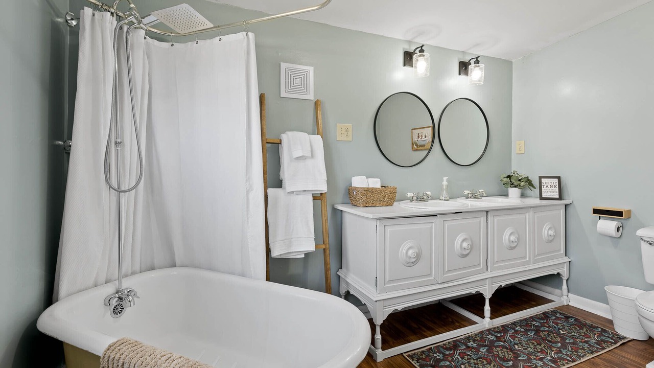 Photo of Bathroom in Lupton City