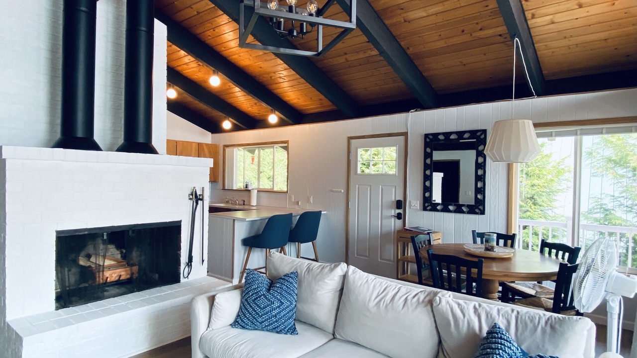 Photo of Livingroom in Brinnon