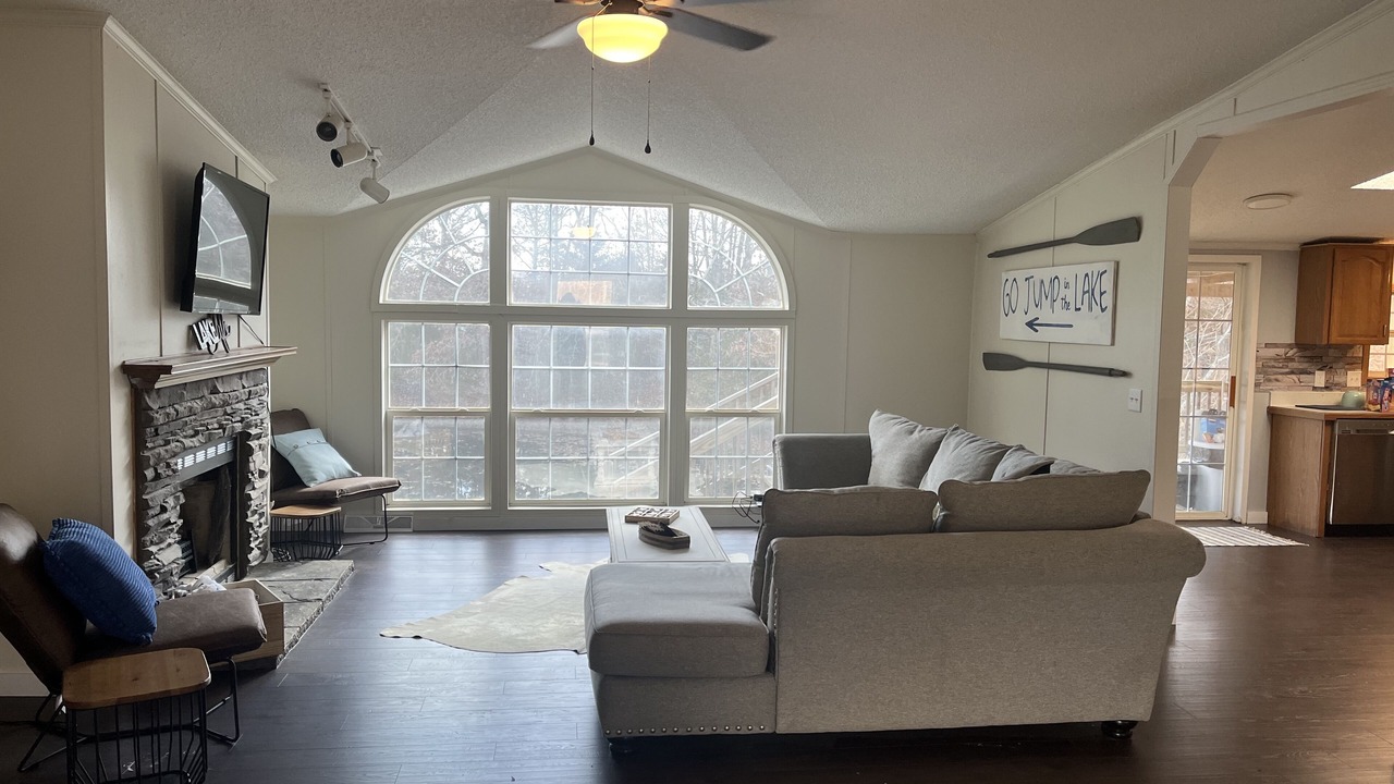 Photo of Livingroom in Lenox