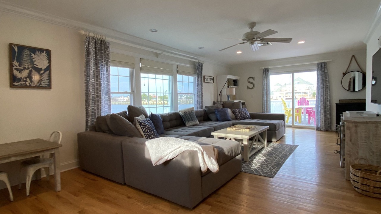 Photo of Livingroom in Mantoloking