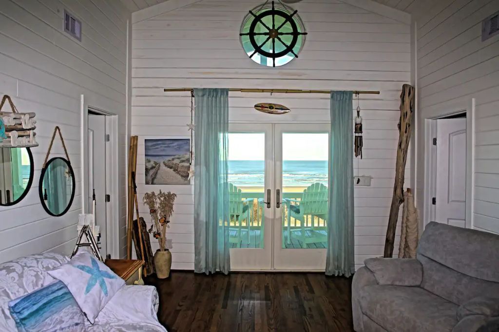Photo of Livingroom in Bermuda Beach