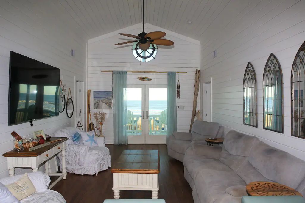 Photo of Livingroom in Bermuda Beach