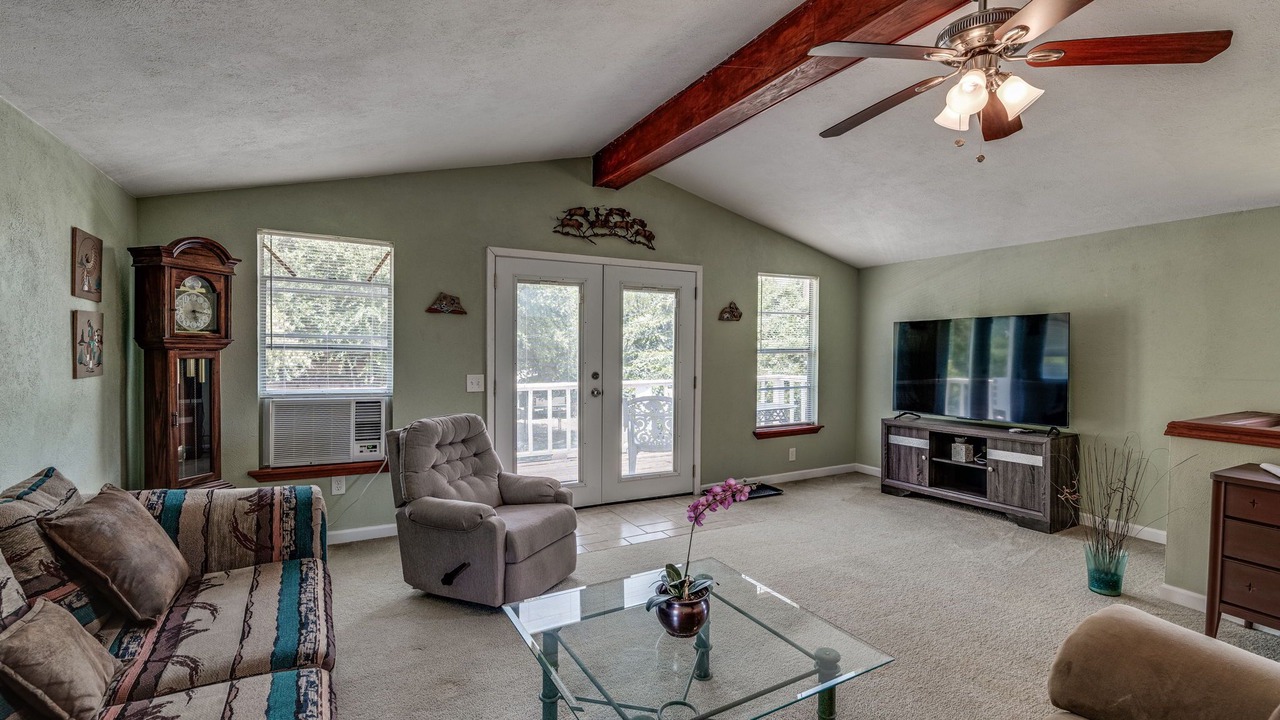 Photo of Livingroom in Dawson