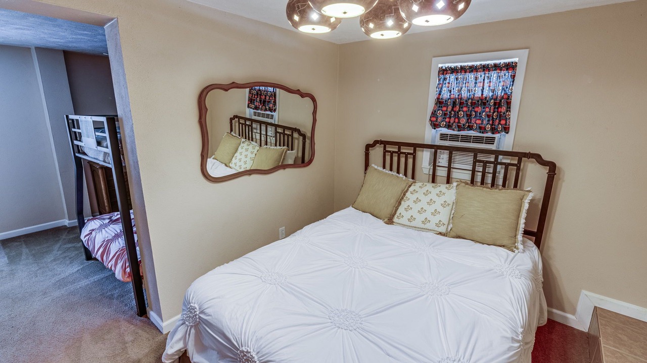 Photo of Bedroom in Dawson