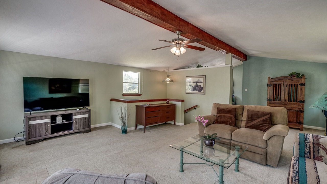 Photo of Livingroom in Dawson