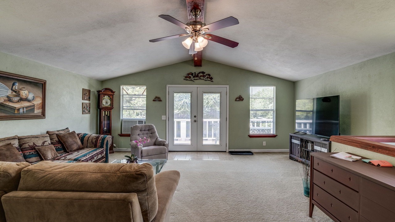 Photo of Livingroom in Dawson