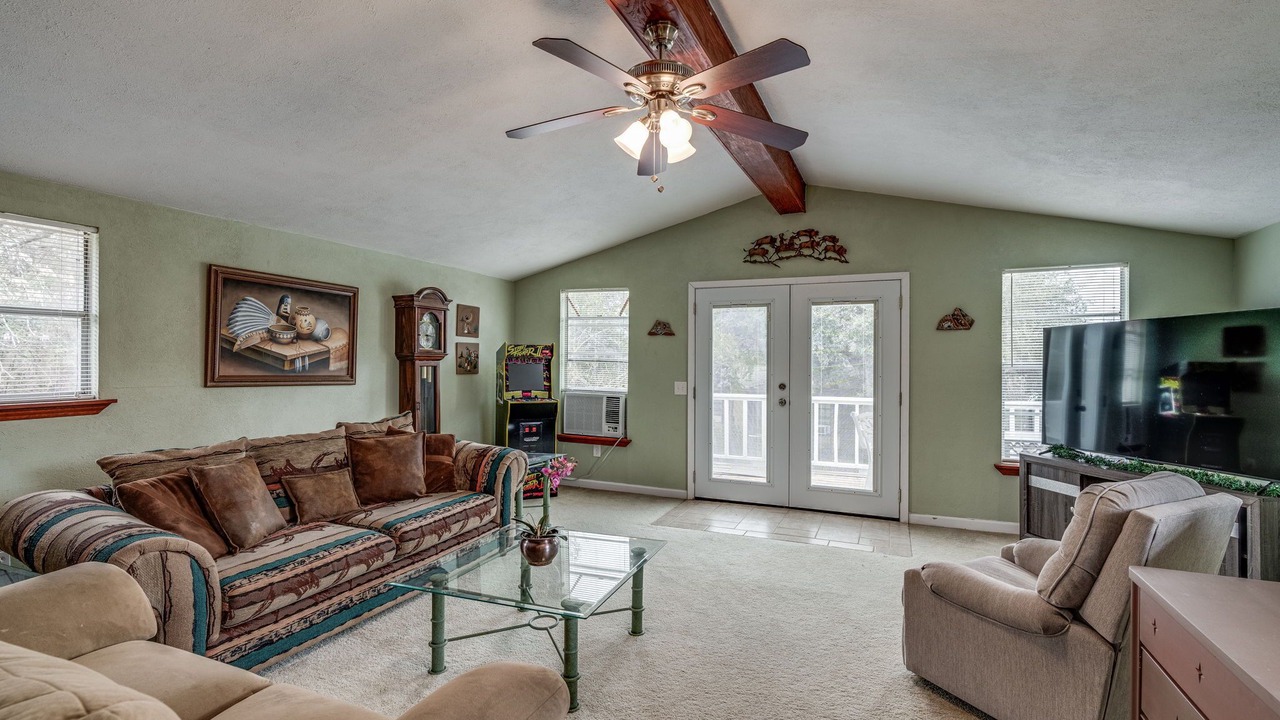 Photo of Livingroom in Dawson