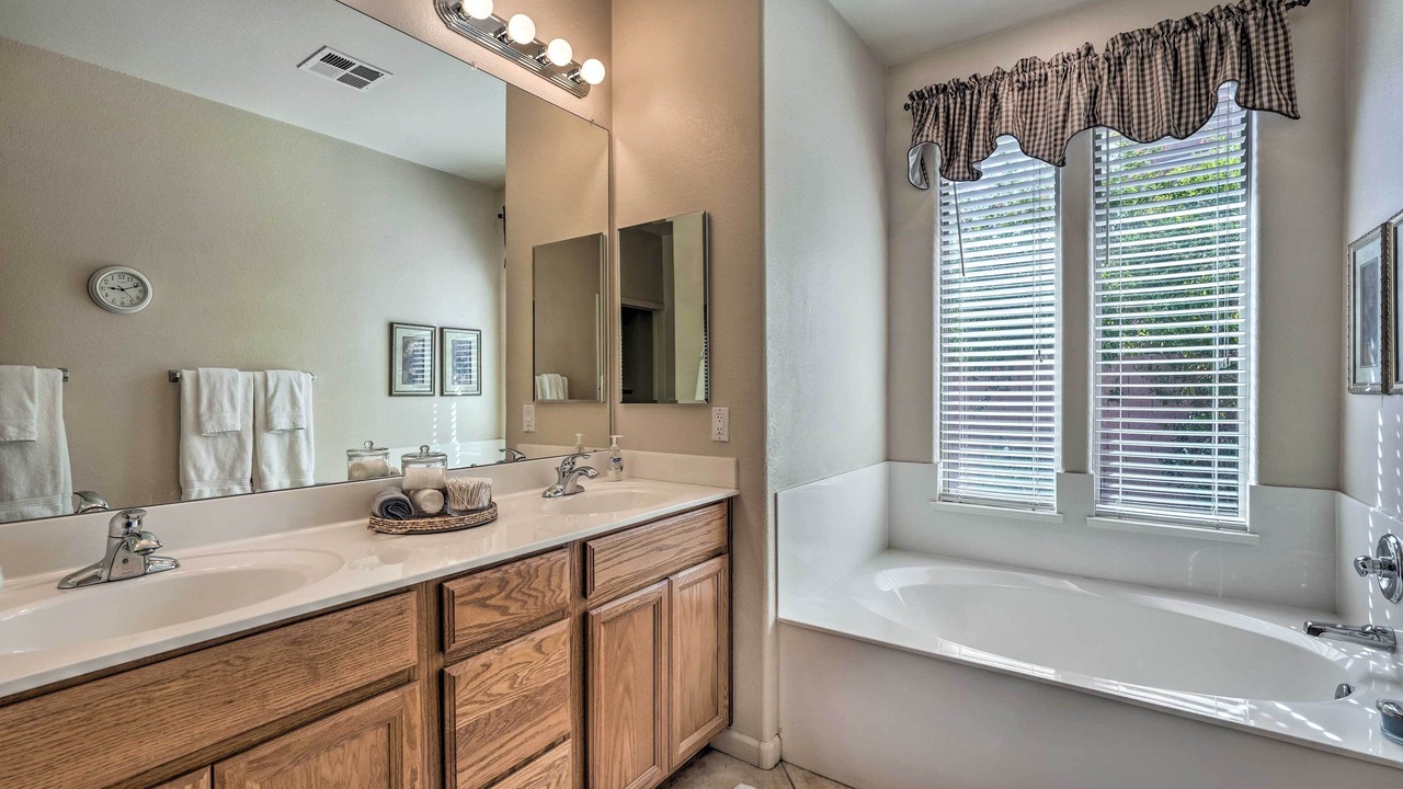 Photo of Bathroom in Palm Valley
