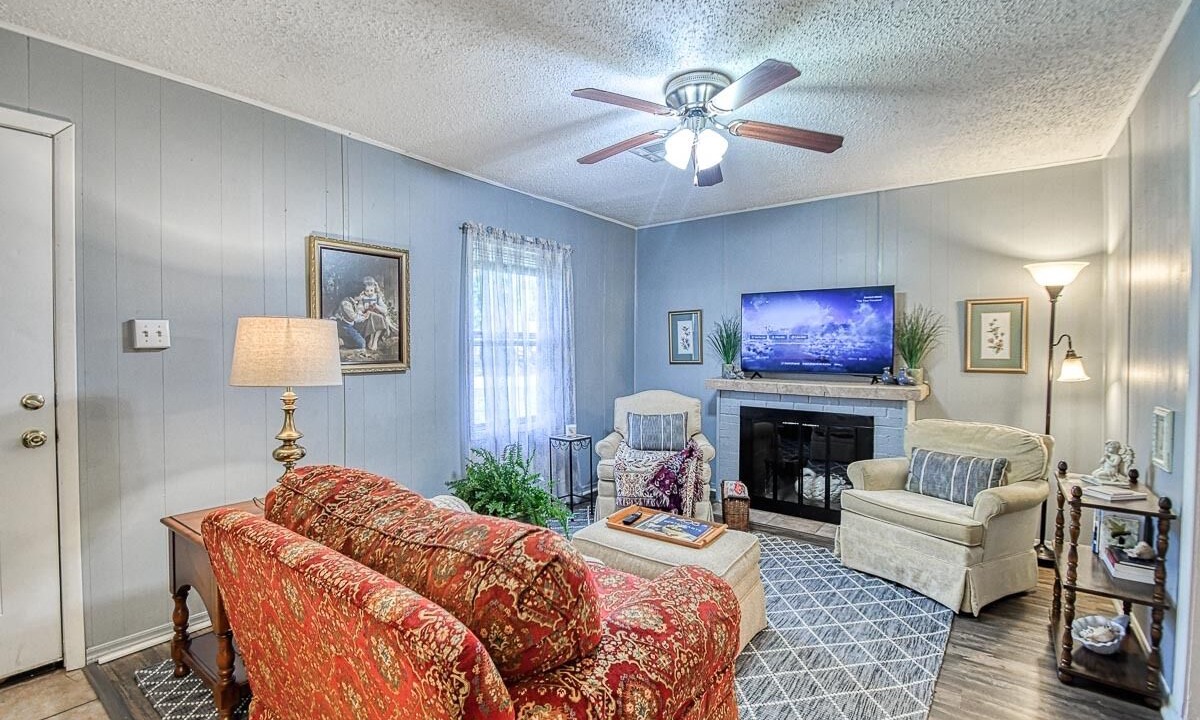 Photo of Livingroom in Midwest City