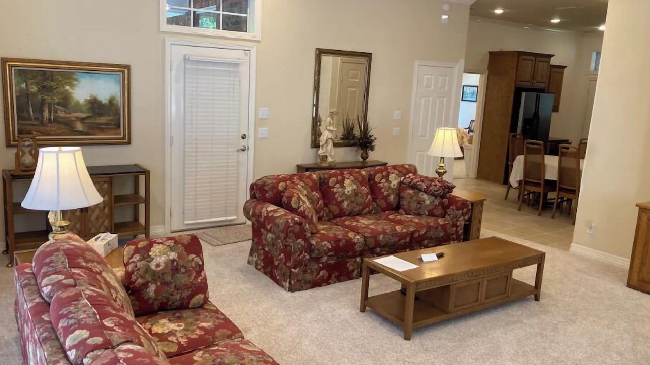 Photo of Livingroom in Flint