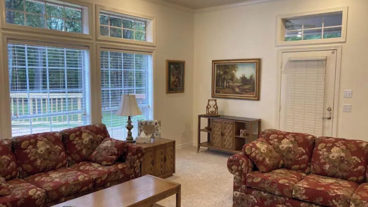 Photo of Livingroom in Flint