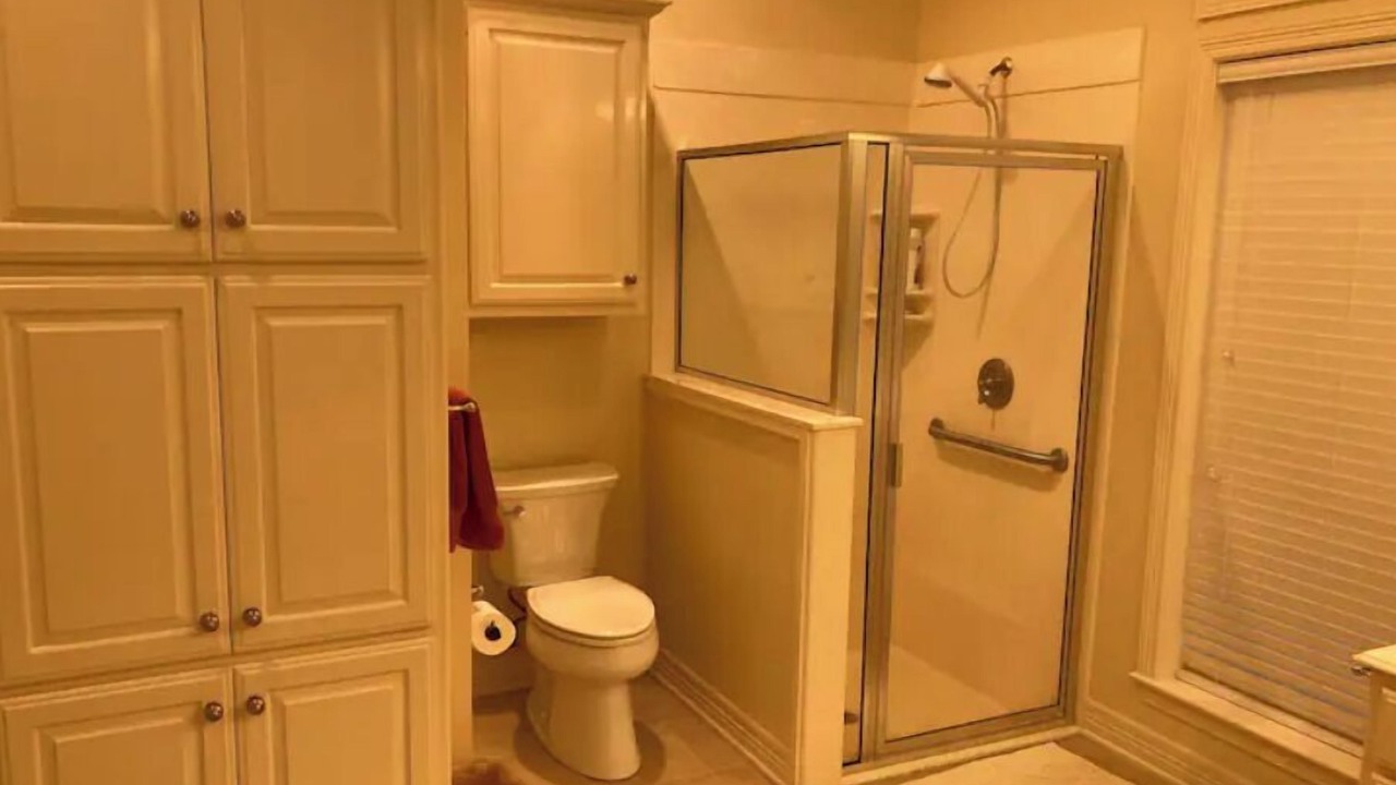 Photo of Bathroom in Flint