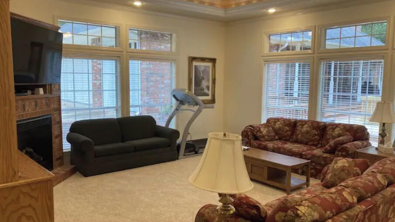 Photo of Livingroom in Flint