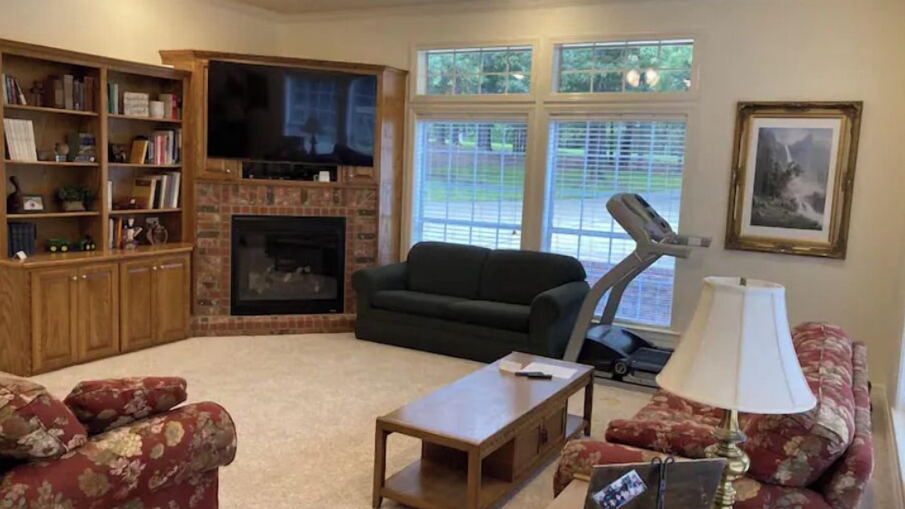 Photo of Livingroom in Flint