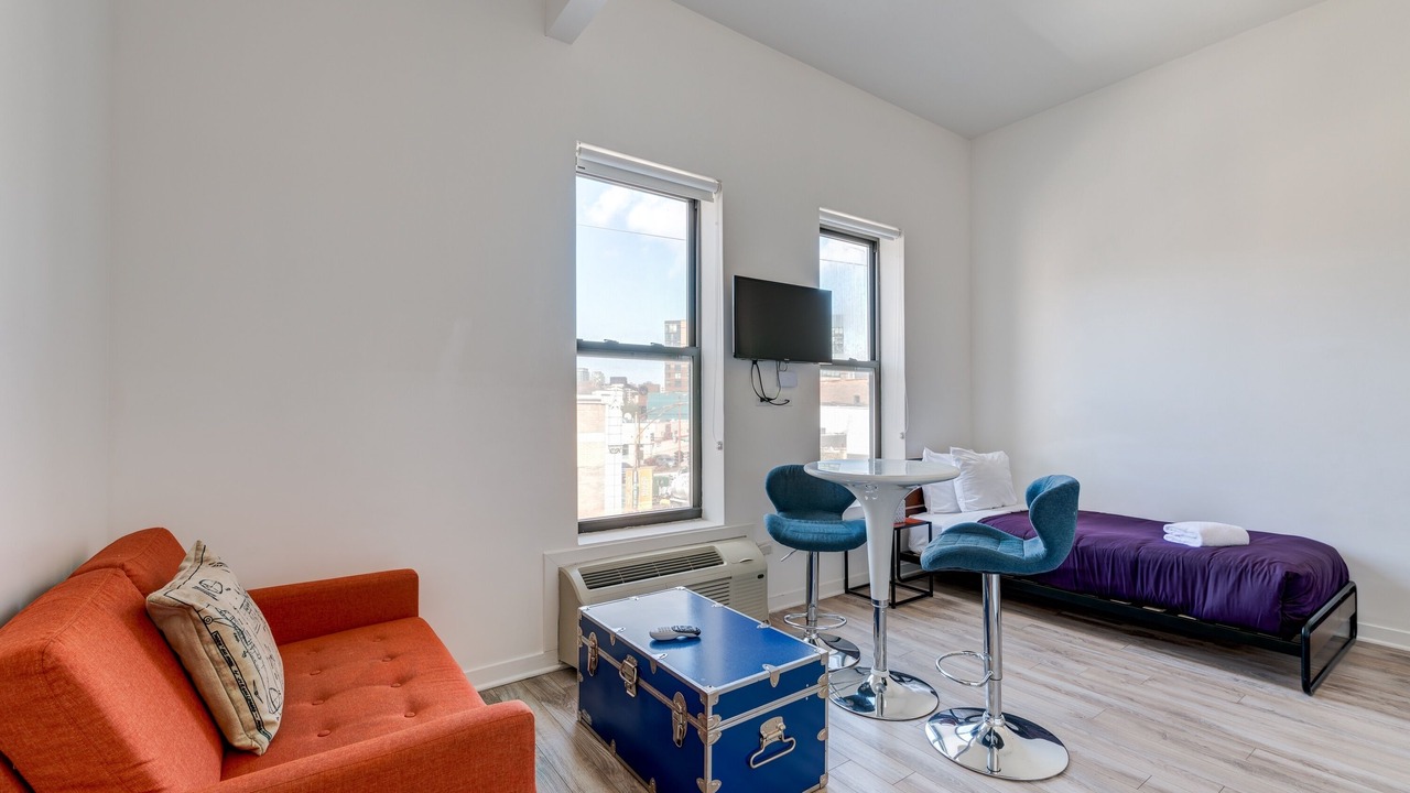 Photo of Livingroom in River West