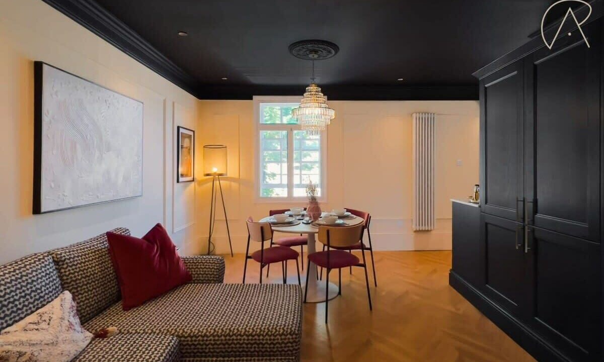 Photo of Livingroom in Windsor City Centre