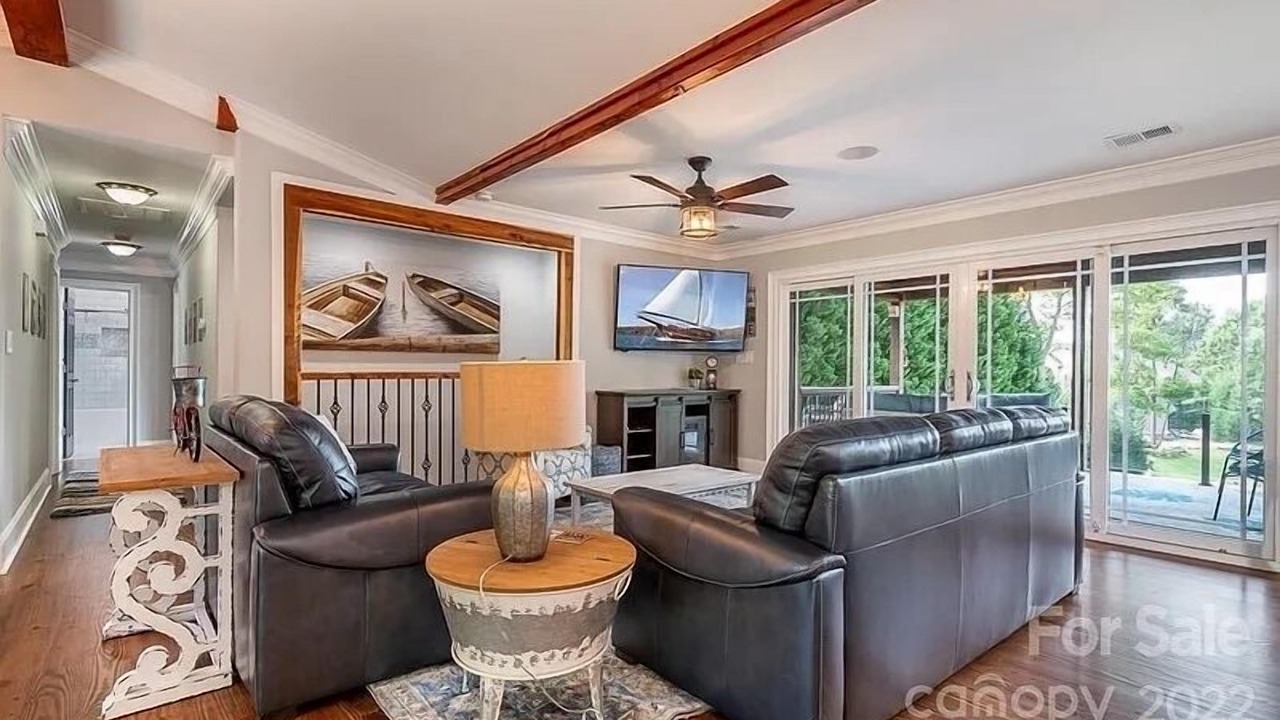 Photo of Livingroom in Lake Norman of Catawba