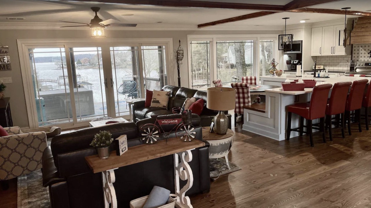 Photo of Livingroom in Lake Norman of Catawba