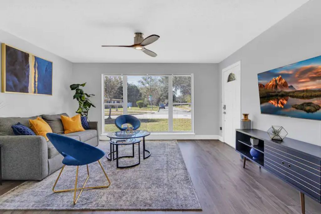 Photo of Livingroom in Englewood Park