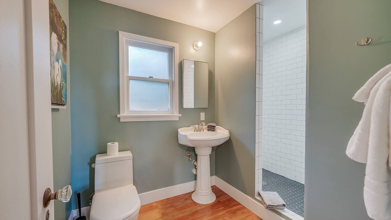 Photo of Bathroom in Twin Peaks