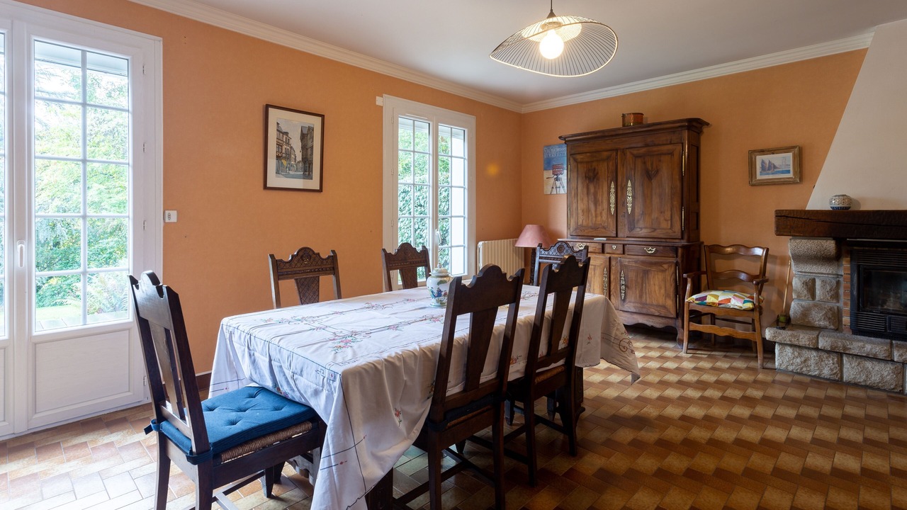 Photo of Others in Quevert