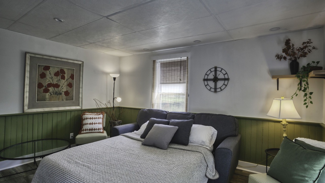 Photo of Bedroom in Beamsville