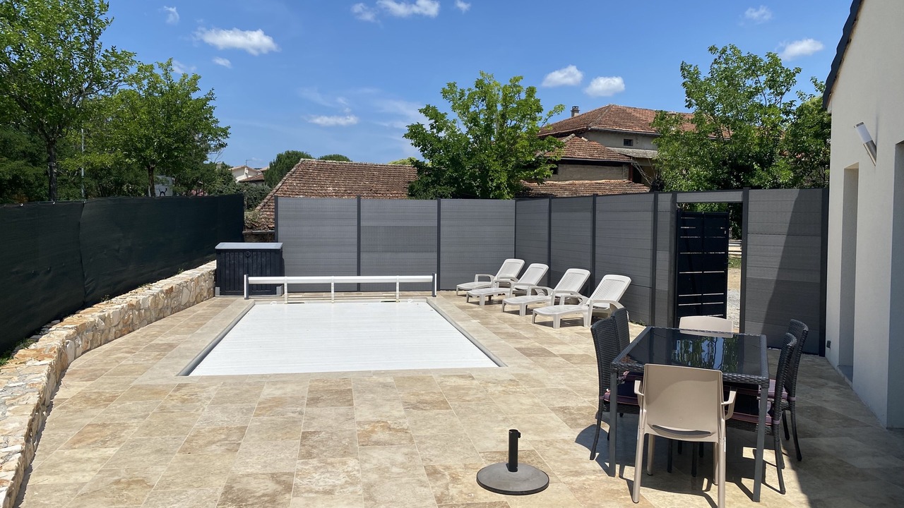Photo of Outdoor in Saint-Etienne-de-Fontbellon