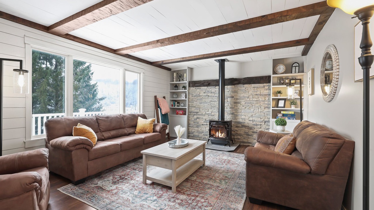 Photo of Livingroom in Ellicottville