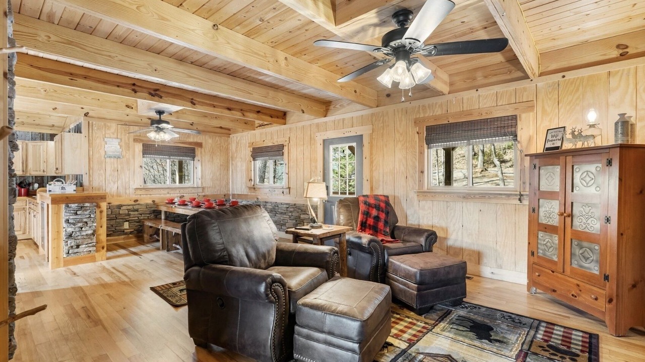 Photo of Livingroom in Cleveland