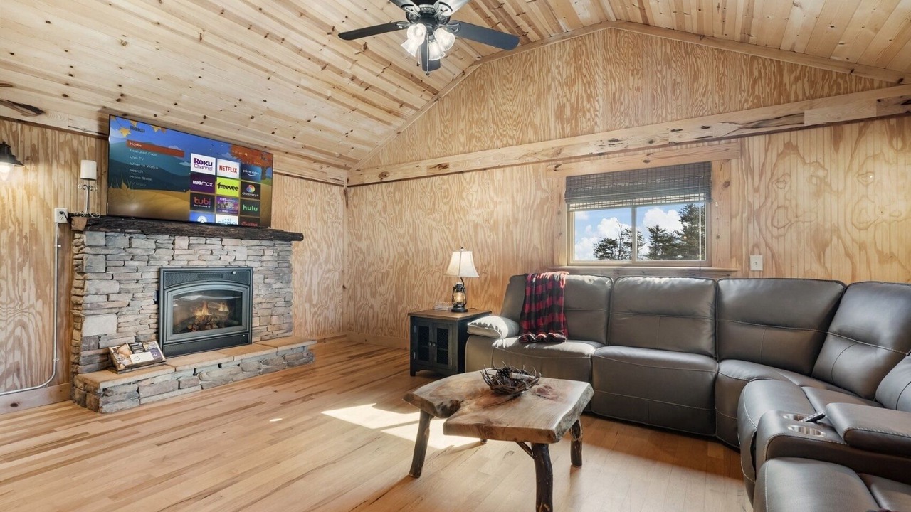 Photo of Livingroom in Cleveland