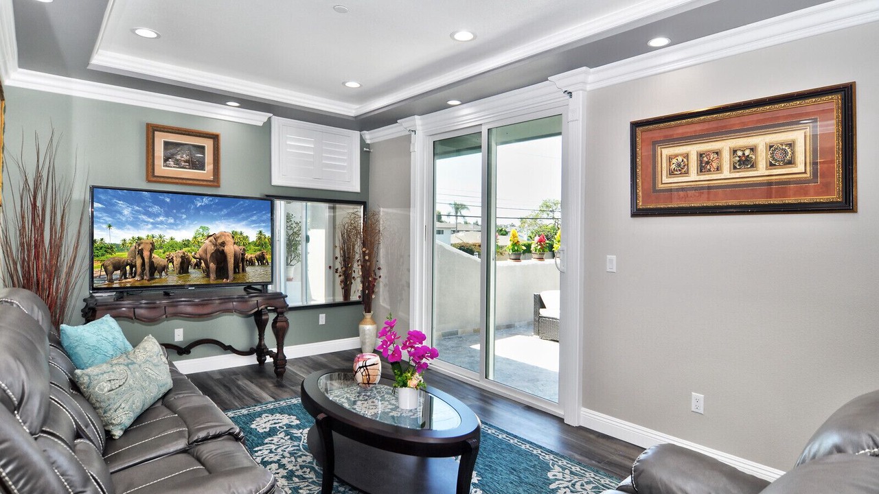Photo of Livingroom in Midway City