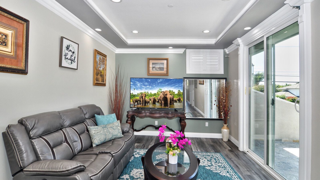 Photo of Livingroom in Midway City