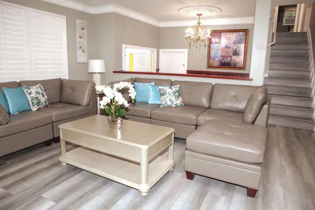 Photo of Livingroom in Midway City