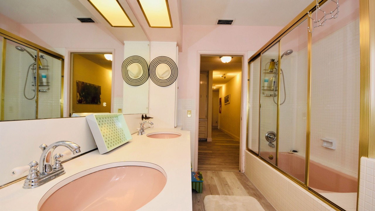 Photo of Bathroom in Harbor Beach